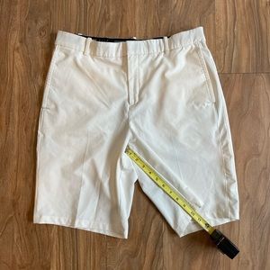 Nike golf shorts 33